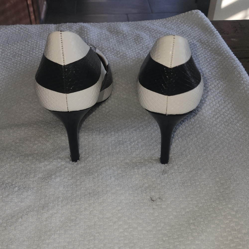 INC International Concepts Women's Striped Black and White Heels - Picture 3 of 3